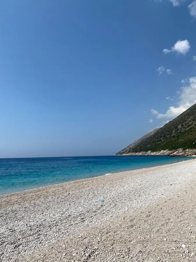 Villa Amal Palase 0*, Paljasa Albania