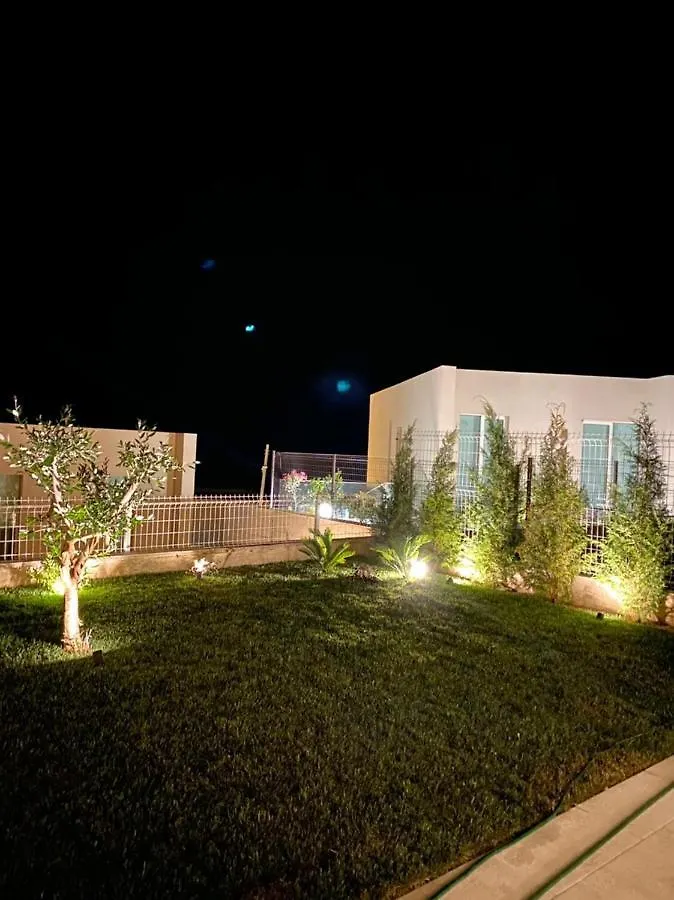 Villa Amal Palase 0*, Palasë