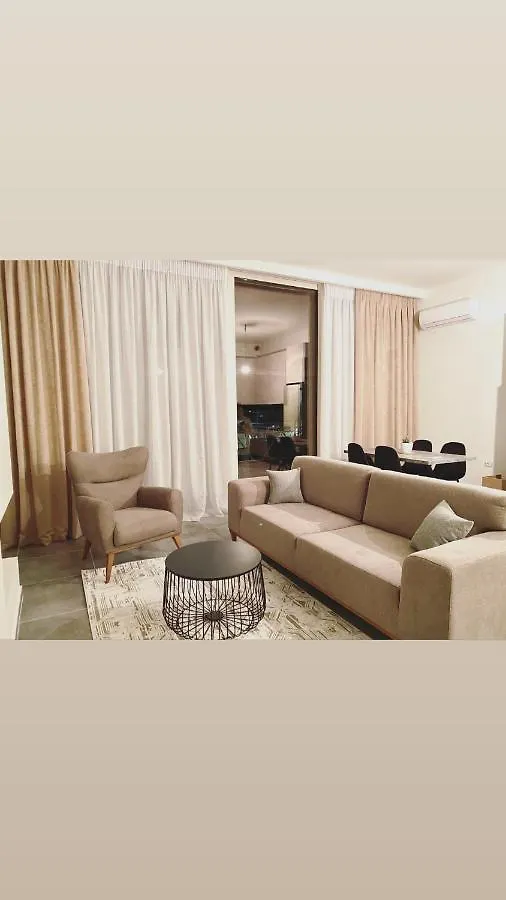 Villa Amal Palase Apartment Paljasa